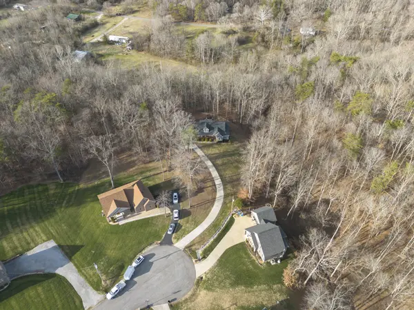 543 Aubrey Ln, Burns, TN 37029