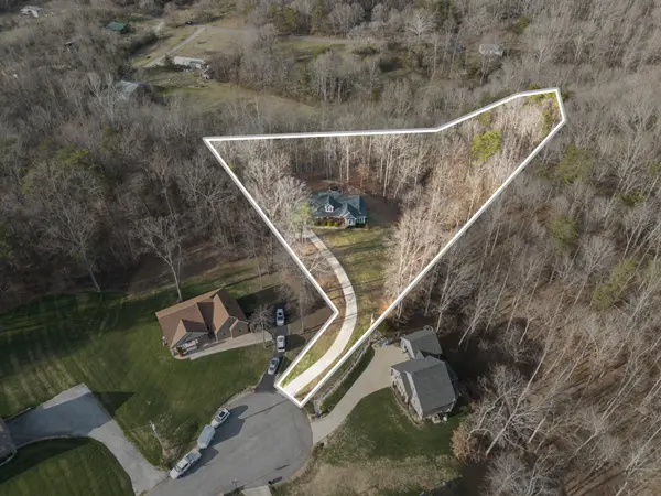 543 Aubrey Ln, Burns, TN 37029