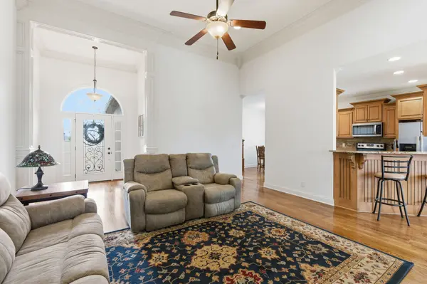 716 Farmington Dr, Lebanon, TN 37087