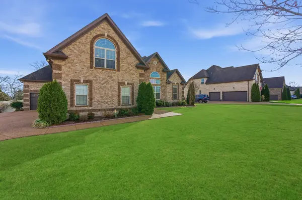 716 Farmington Dr, Lebanon, TN 37087