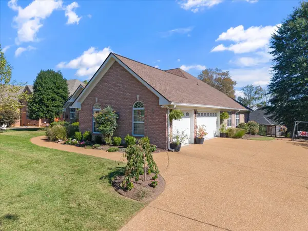 210 Bedrock Dr, White House, TN 37188
