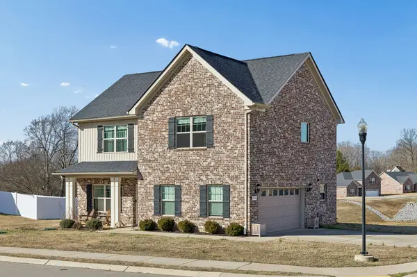 615 Reflections Ln, Pleasant View, TN 37146