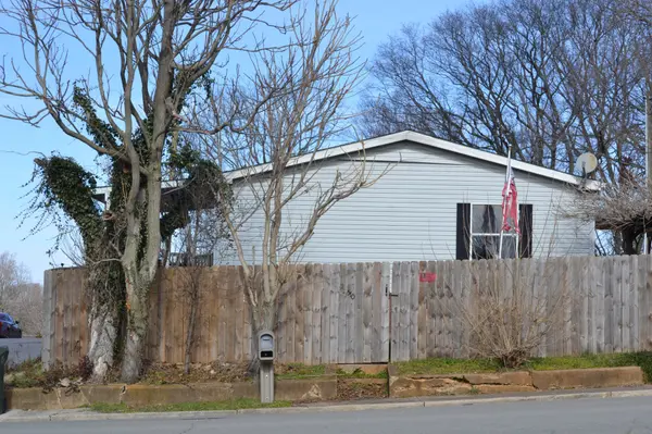 510 8th Ave #E, Springfield, TN 37172