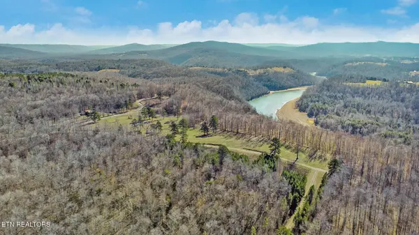 5031 Robbinstown Rd, Byrdstown, TN 38549