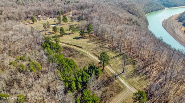 5031 Robbinstown Rd, Byrdstown, TN 38549
