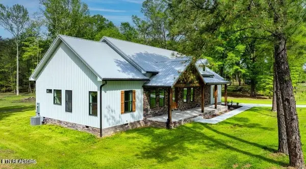 455 Sunset Harbor Drive, Dandridge, TN 37725