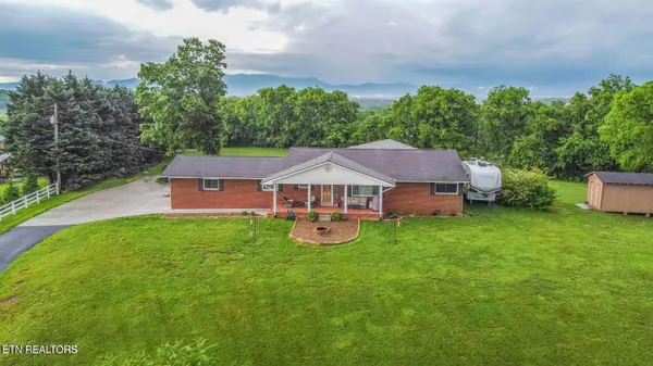 1124 Carolina Drive, Dandridge, TN 37725