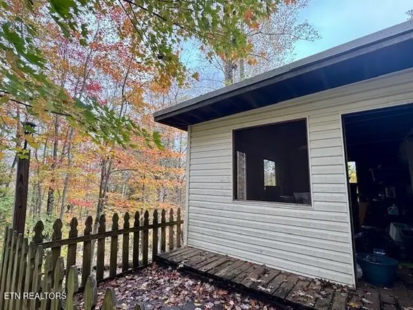 2389 Shady Cove Rd, Caryville, TN 37714