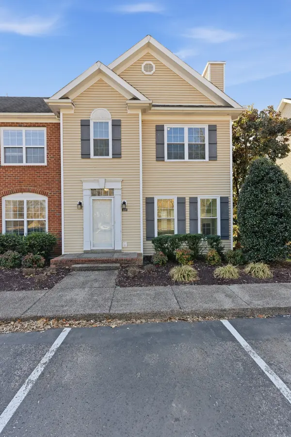 209 Newport Cove Ct, Thompsons Station, TN 37179
