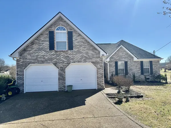 1000 Don Blair Dr, Smyrna, TN 37167
