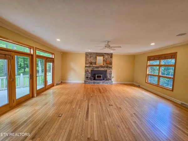 337 Fox Ridge Lane, Caryville, TN 37714