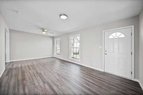 214 Cunningham Ln, Clarksville, TN 37042