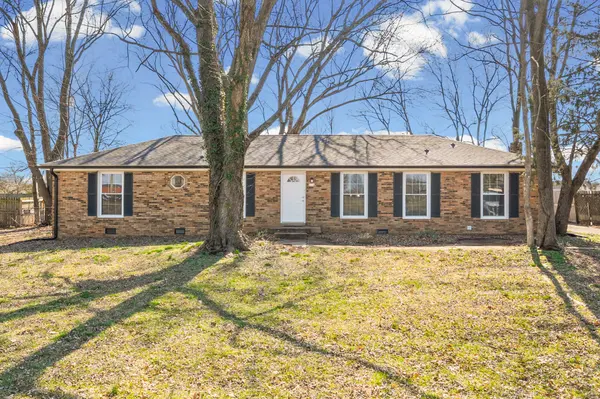 214 Cunningham Ln, Clarksville, TN 37042
