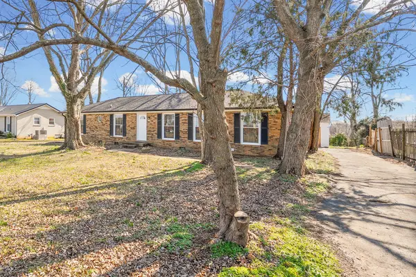 214 Cunningham Ln, Clarksville, TN 37042
