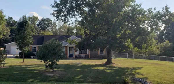 1014 Willowbank Dr, Ashland City, TN 37015