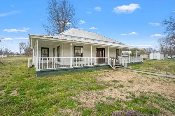 448 Elora Rd, Elora, TN 37328