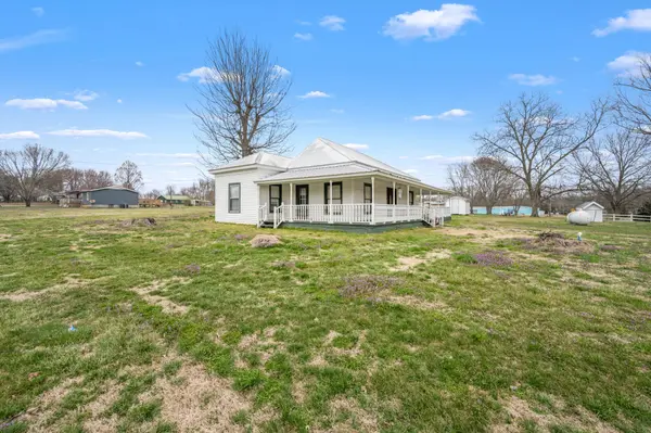 448 Elora Rd, Elora, TN 37328