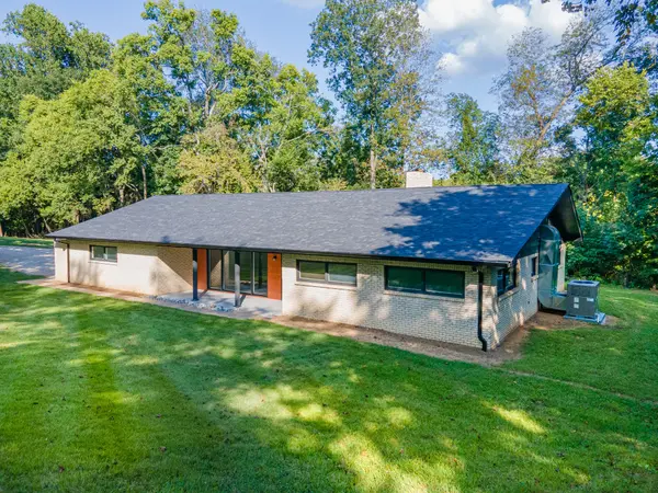 301 Sanford Ln, Lawrenceburg, TN 38464