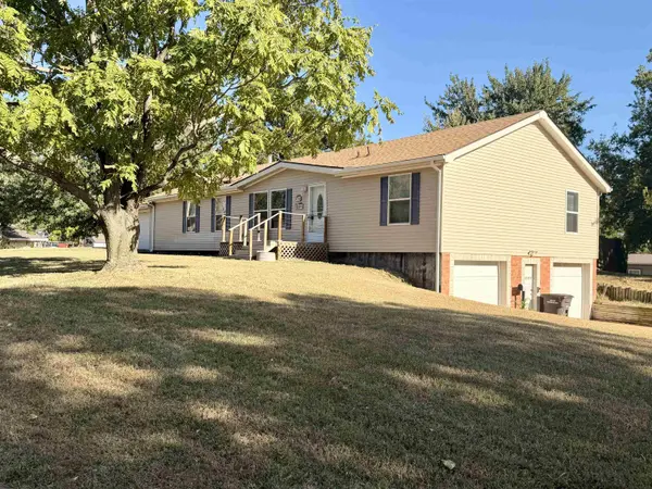 915 W Cedar, Arkansas City, KS 67005