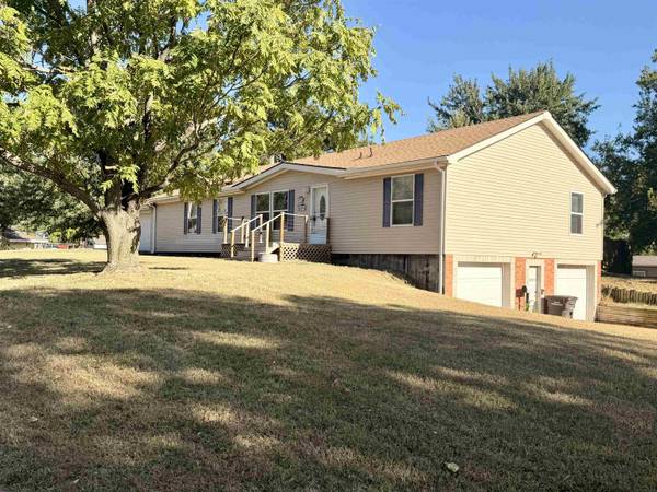 915 W Cedar, Arkansas City, KS 67005