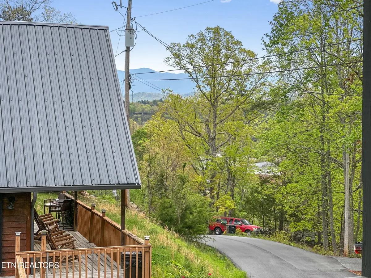 720 Timberlake Drive, Pigeon Forge, TN 37862