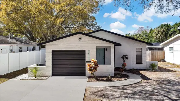 221 NE MONROE CIR N, St Petersburg, FL 33702
