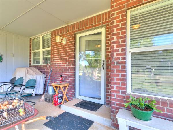 1427 grand view WAY, Mustang, OK 73064