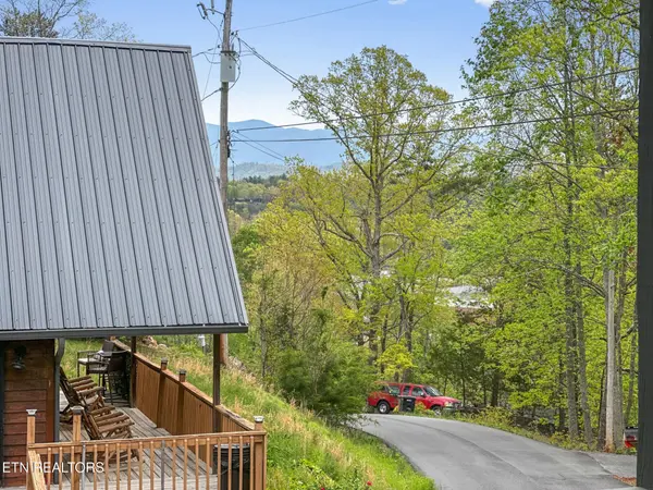 720 Timberlake Drive, Pigeon Forge, TN 37862