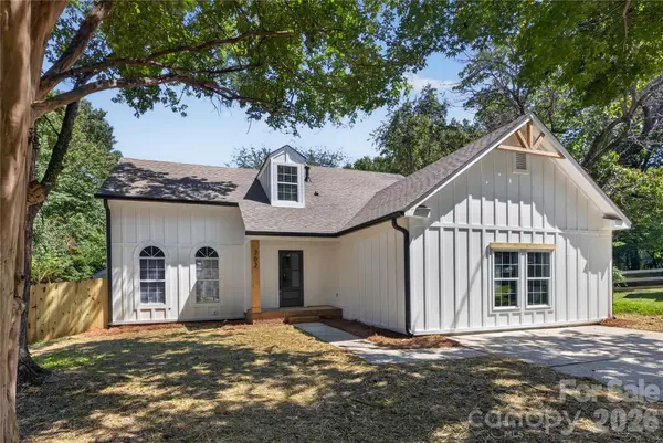 702 Foxborough RD, Charlotte, NC 28213