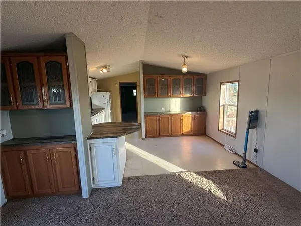 596 Jackson RD, Pomona, KS 66076