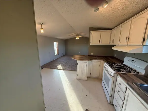 596 Jackson RD, Pomona, KS 66076