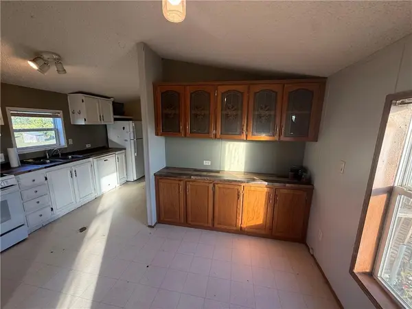 596 Jackson RD, Pomona, KS 66076