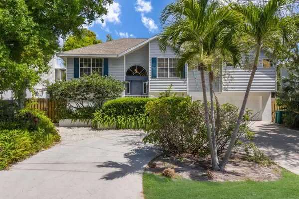 207 WILLOW AVE, Anna Maria, FL 34216