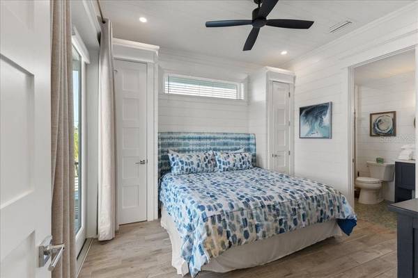 239 S HARBOR DR, Holmes Beach, FL, 34217 photo 21