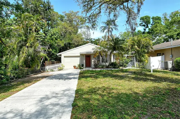 2911 EDGEWOOD LN, Sarasota, FL 34231