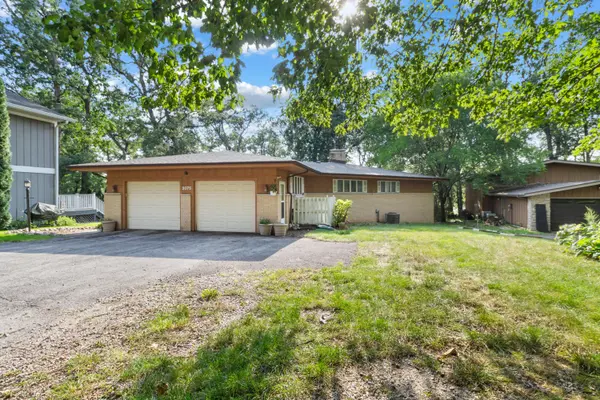 2075 Hidden Valley DR, Crown Point, IN 46307