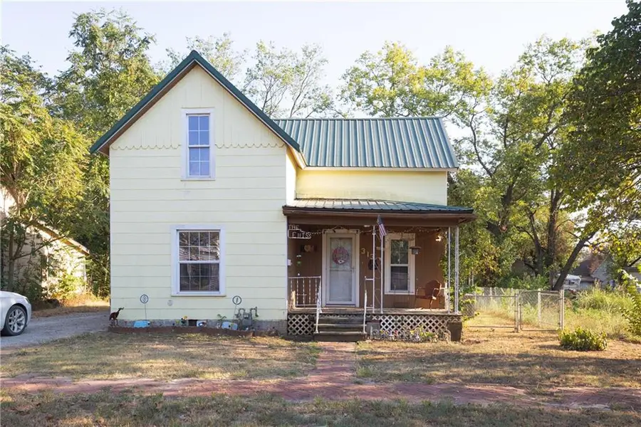313 W 2nd ST, Cherryvale, KS 67335