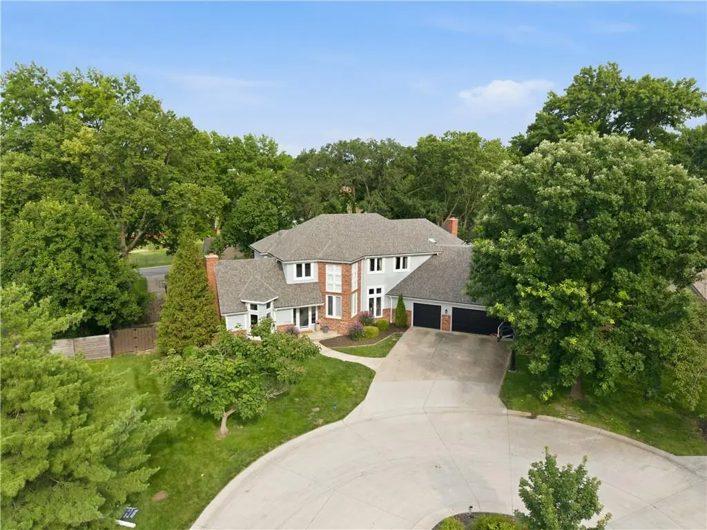 7505 El Monte CIR, Prairie Village, KS 66208