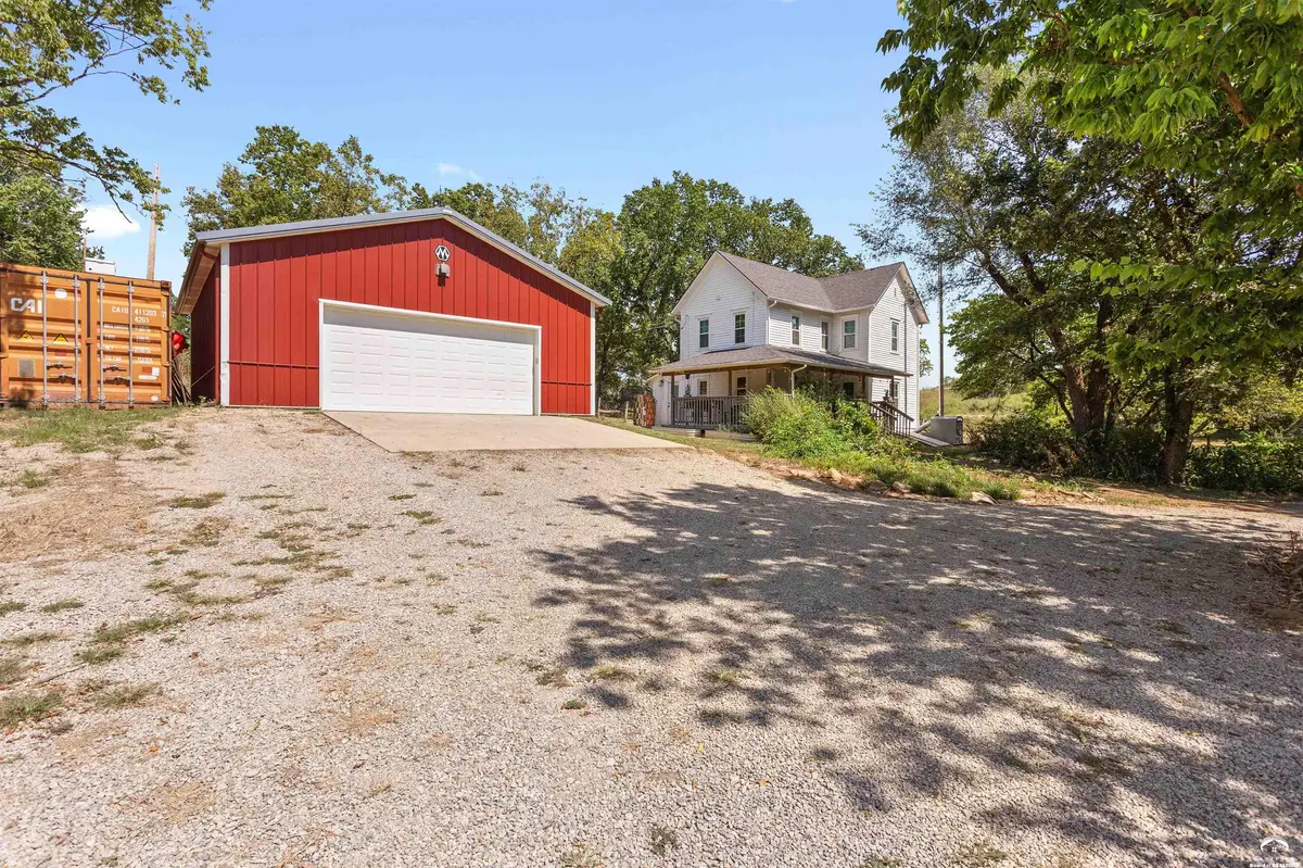 1197 E 100 RD, Berryton, KS 66409
