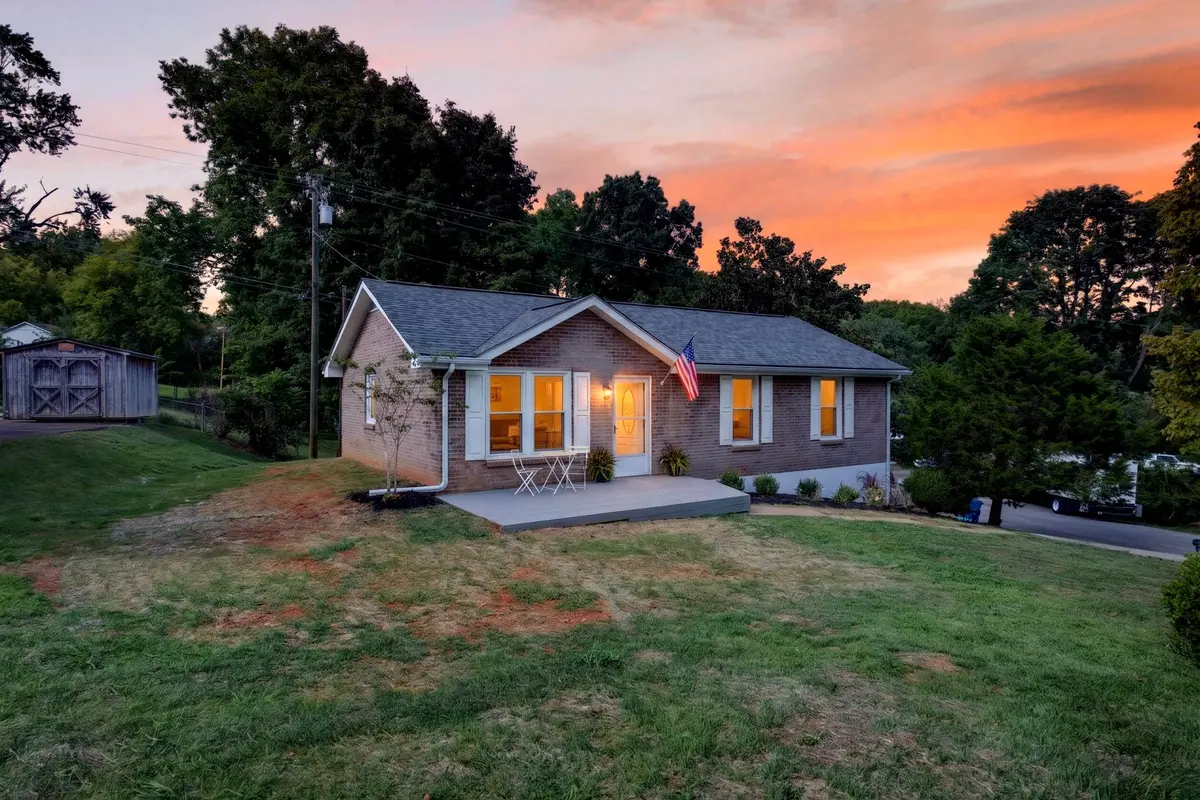 414 Oriole Cir, Clarksville, TN 37043