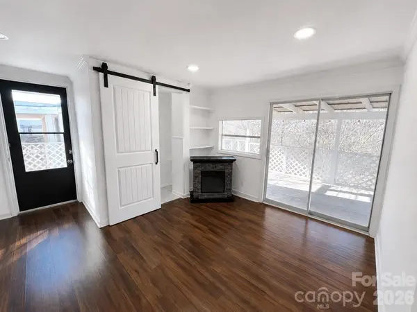 322 Mount View LN, New London, NC 28127