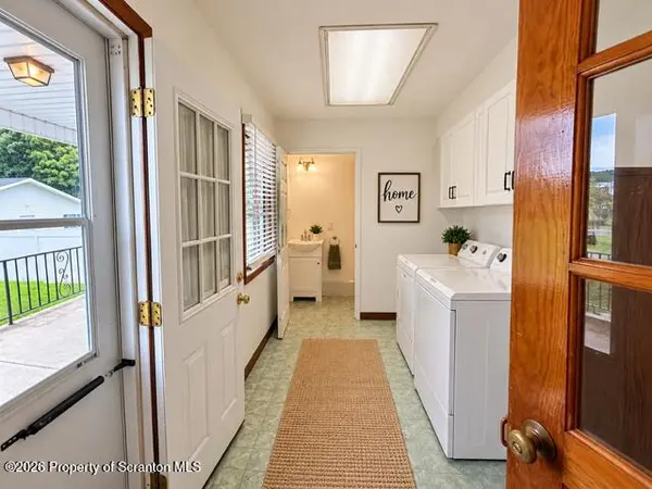 436 Cypress ST, Throop, PA 18512