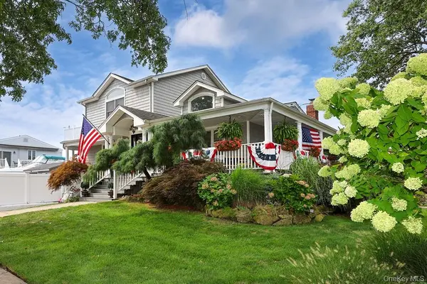 3970 Darby LN, Seaford, NY 11783