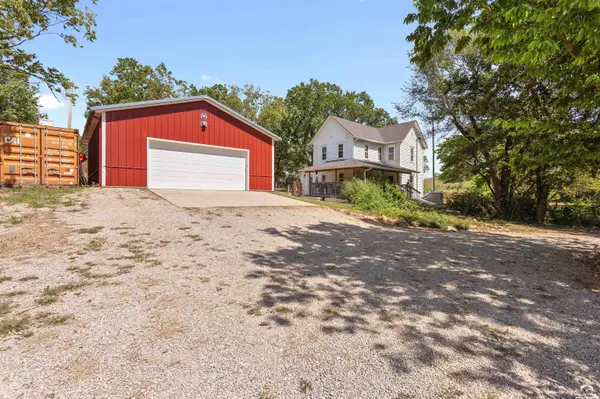 1197 E 100 RD, Berryton, KS 66409