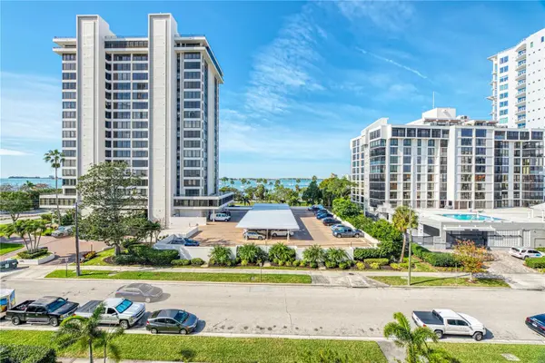 755 S PALM AVE #403, Sarasota, FL 34236