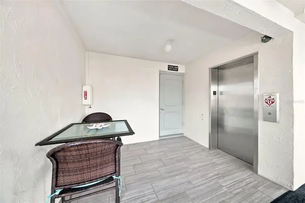 4370 CHATHAM DR #304, Longboat Key, FL 34228