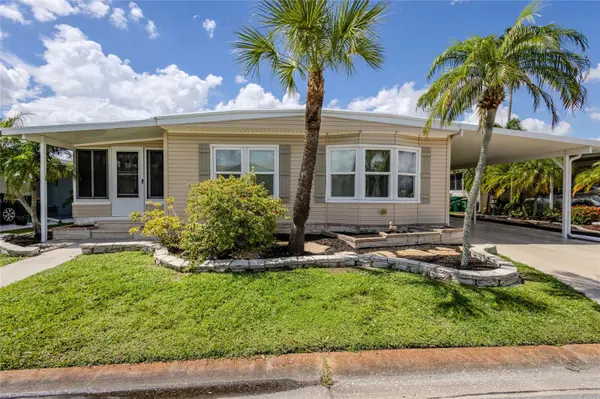 2100 KINGS HWY #305, Punta Gorda, FL 33980