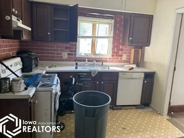 208 N Park ST, Olds, IA 52647