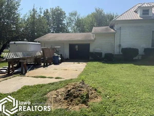 208 N Park ST, Olds, IA 52647