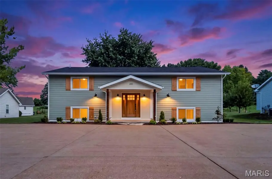 200 Park Charles BLVD S, St Peters, MO 63376